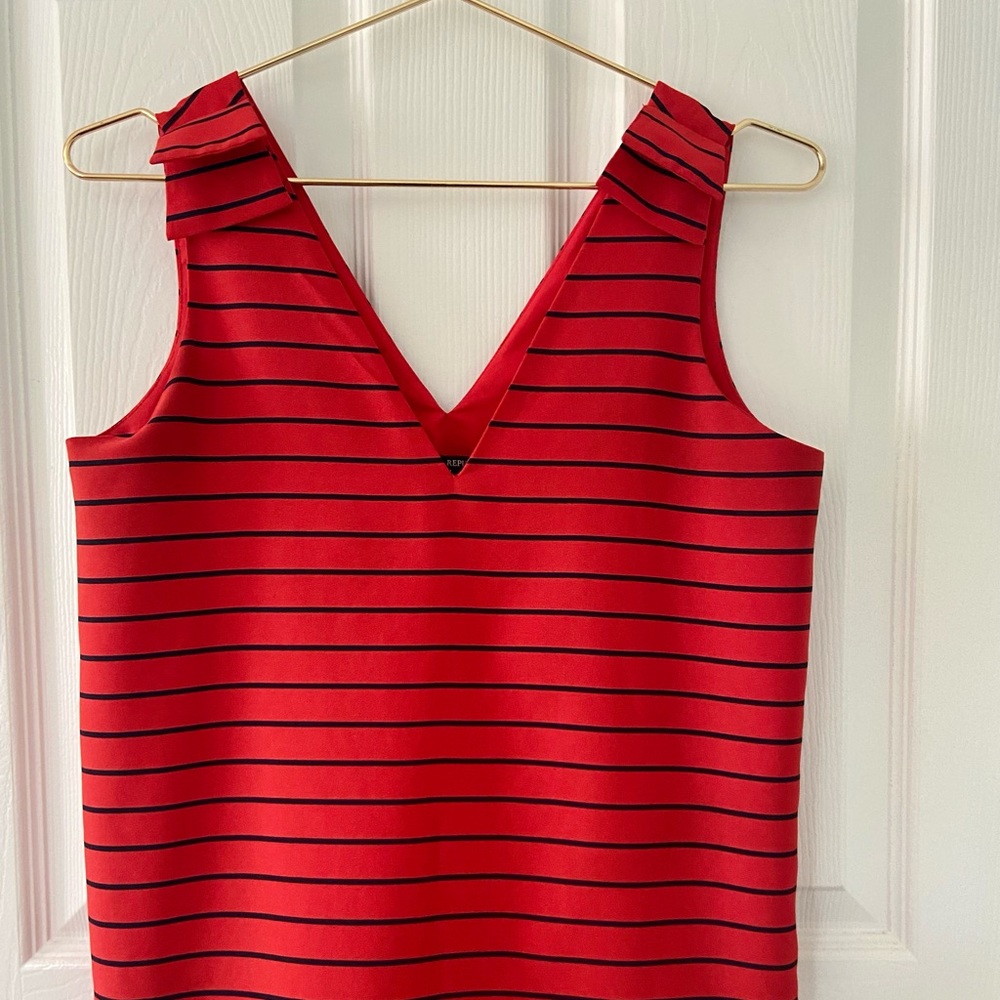 Banana Republic Sleeveless V-neck Top